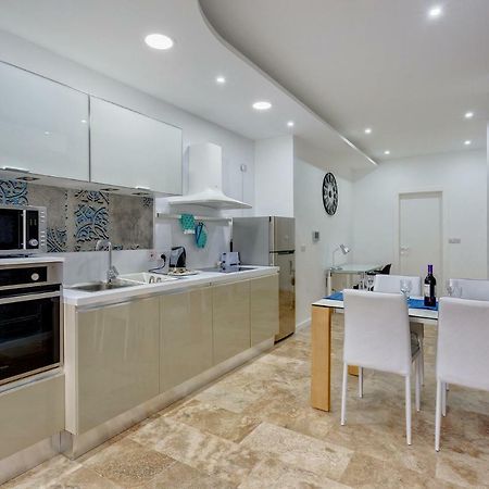 Modern 2 Bedroom Apartment In St Julians Saint Julian's Екстер'єр фото